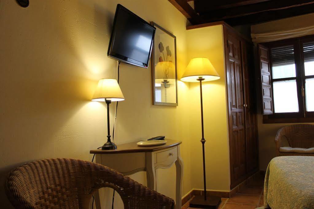 Hostal Rural Luna Y Hostal Rural Lunaposada Candeleda Esterno foto