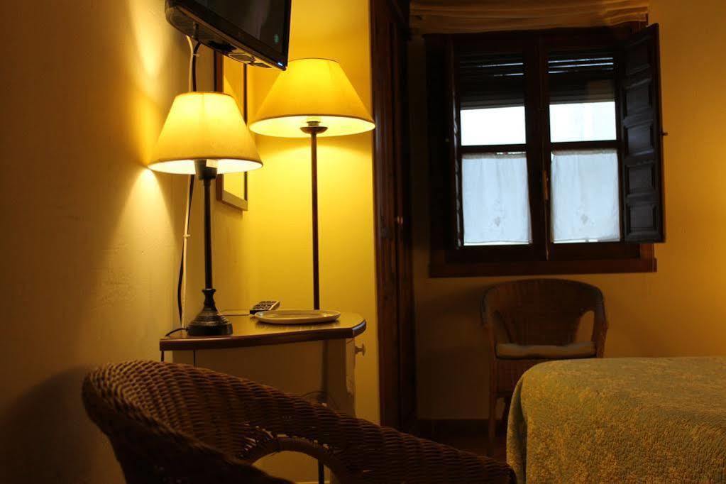 Hostal Rural Luna Y Hostal Rural Lunaposada Candeleda Esterno foto